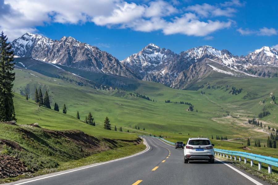 Self-driving route to Narat Grassland through the Duku Highway region in Xinjiang Self-driving route to Narat Grassland through the Duku Highway region in Xinjiang