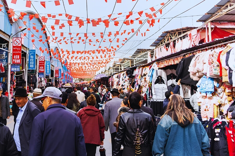 Travelers experiencing Year of the Rooster culture in Xinjiang