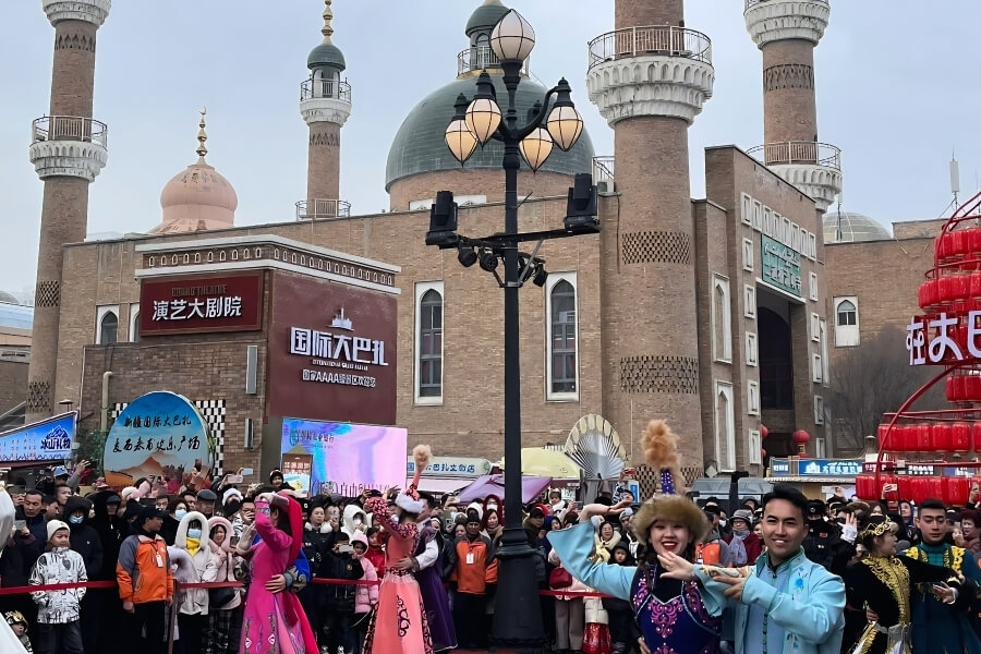 Xinjiang seasonal market during Chinese New Year travel season