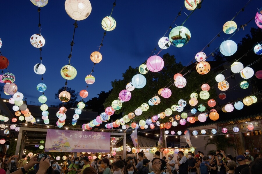 crowds during Mid-Autumn Festival evening in China