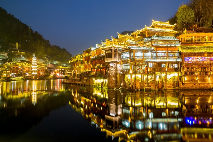 Mid-Autumn Festival 2026 in China with lanterns and evening crowds