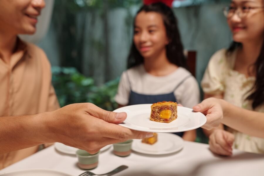 Mid-Autumn Festival family reunion dinner in China