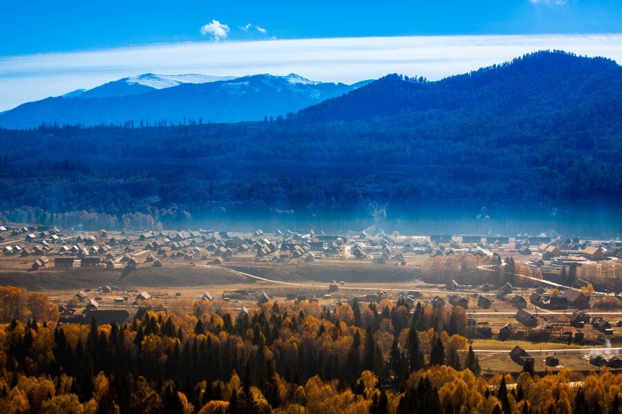 long-distance travel reality in Xinjiang during holiday season