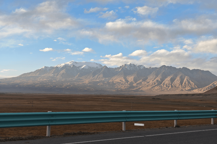 Xinjiang itineraries for first-time visitors exploring grasslands and Silk Road routes Xinjiang itineraries for first-time visitors exploring grasslands and Silk Road routes